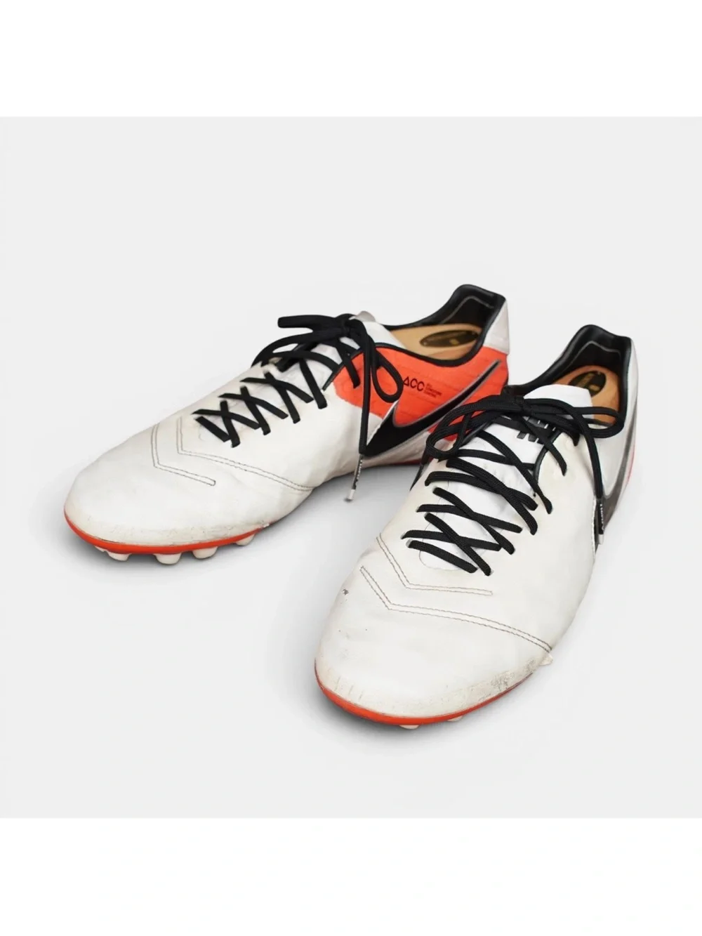 Nike Tiempo Legend IV Women's 11.5 White / Bright Crimson / Black Football